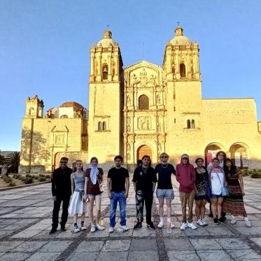 Students and Profe in front of a Mexican church